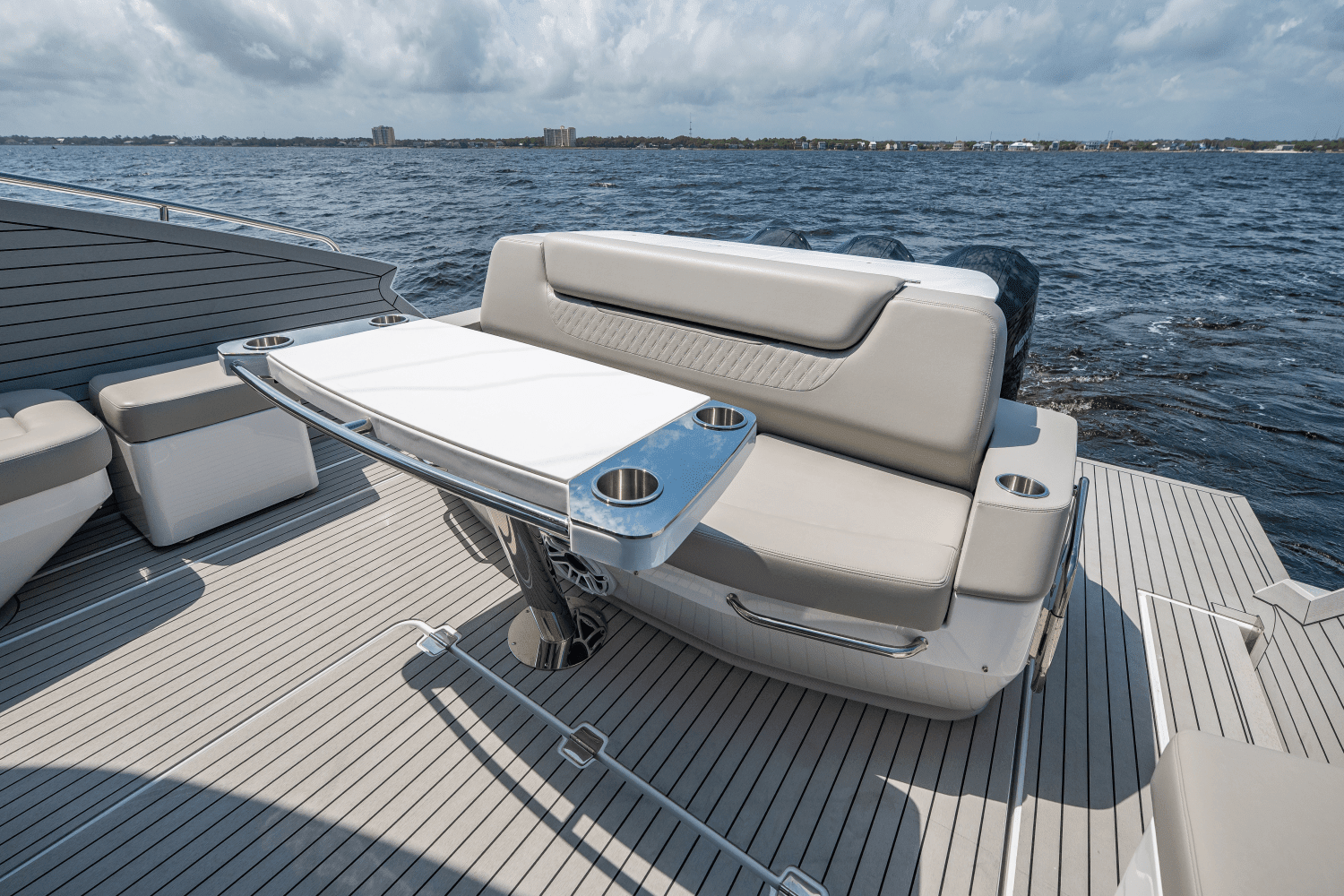 2025 Cruisers Yachts 50 GLS Outboard Image Thumbnail #27