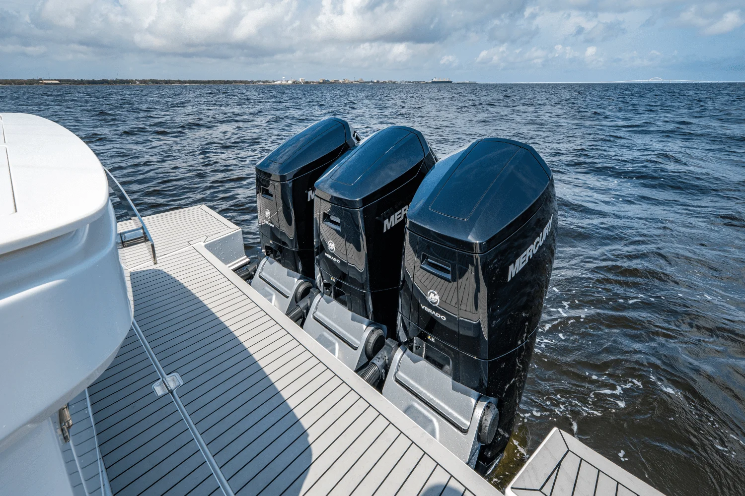 2025 Cruisers Yachts 50 GLS Outboard Image Thumbnail #18