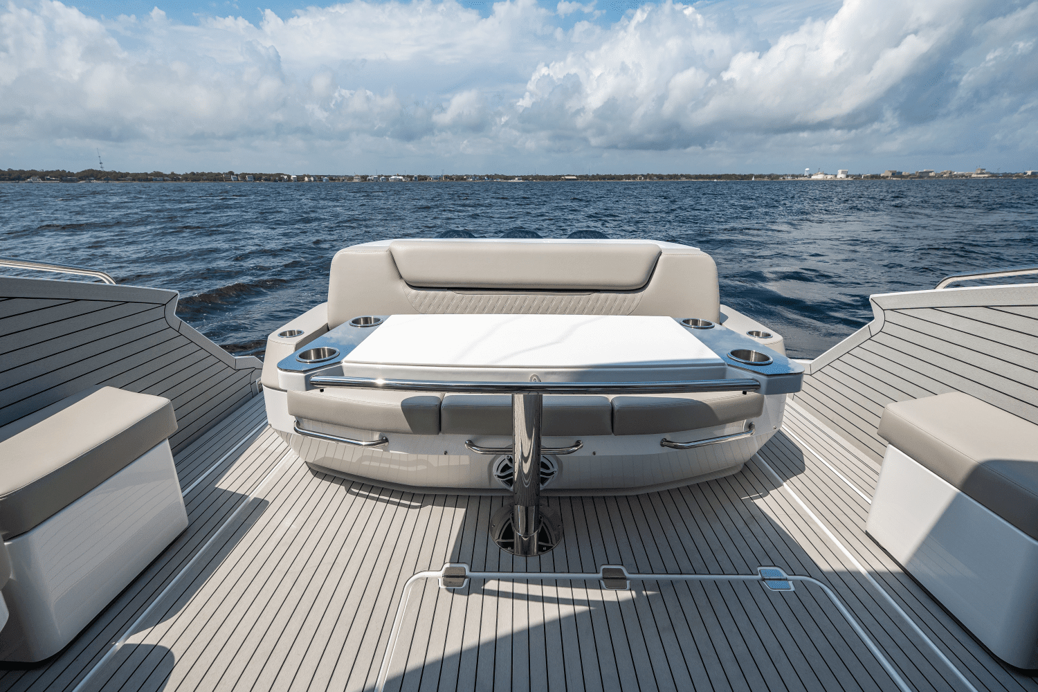 2025 Cruisers Yachts 50 GLS Outboard Image Thumbnail #26