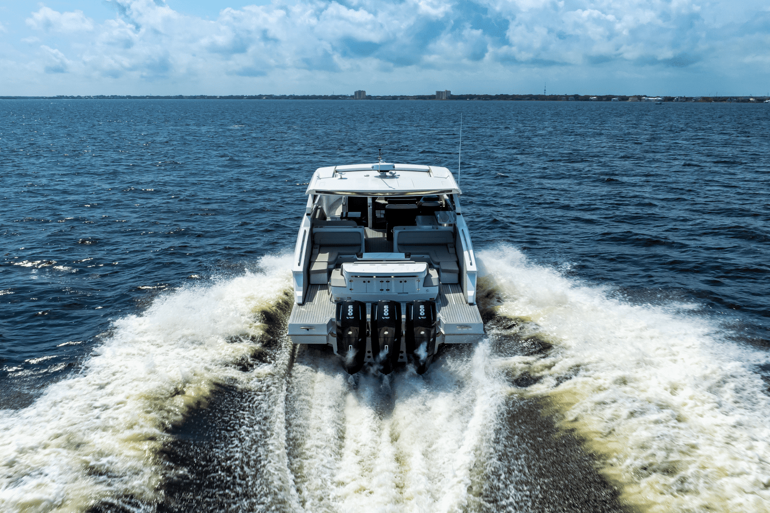 2025 Cruisers Yachts 50 GLS Outboard Image Thumbnail #15