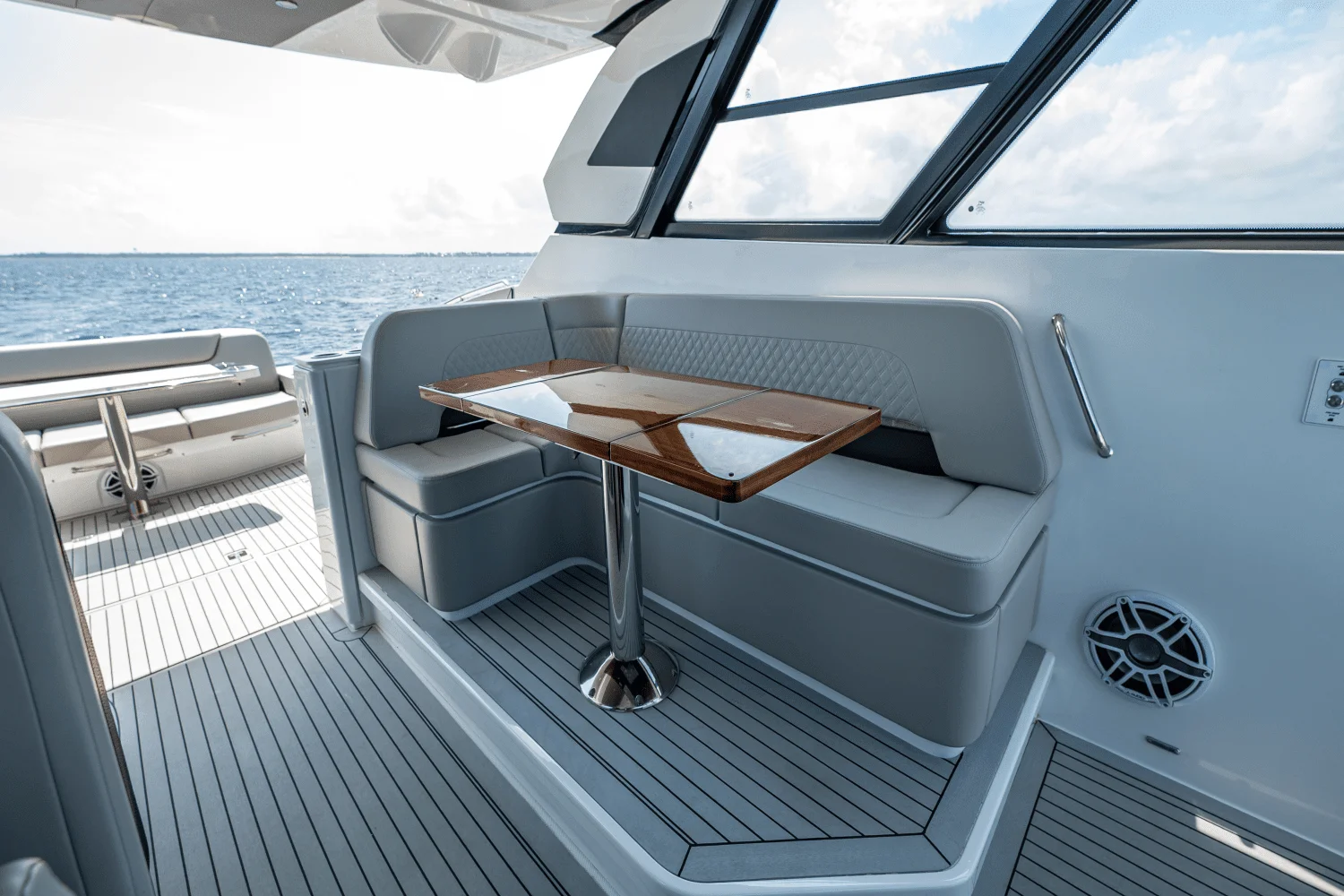 2025 Cruisers Yachts 50 GLS Outboard Image Thumbnail #35