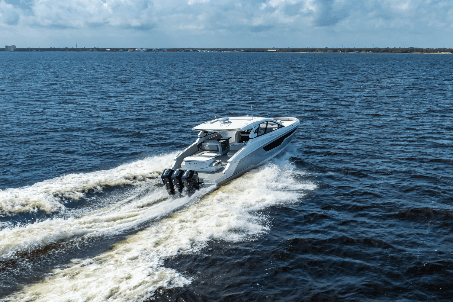 2025 Cruisers Yachts 50 GLS Outboard Image Thumbnail #13