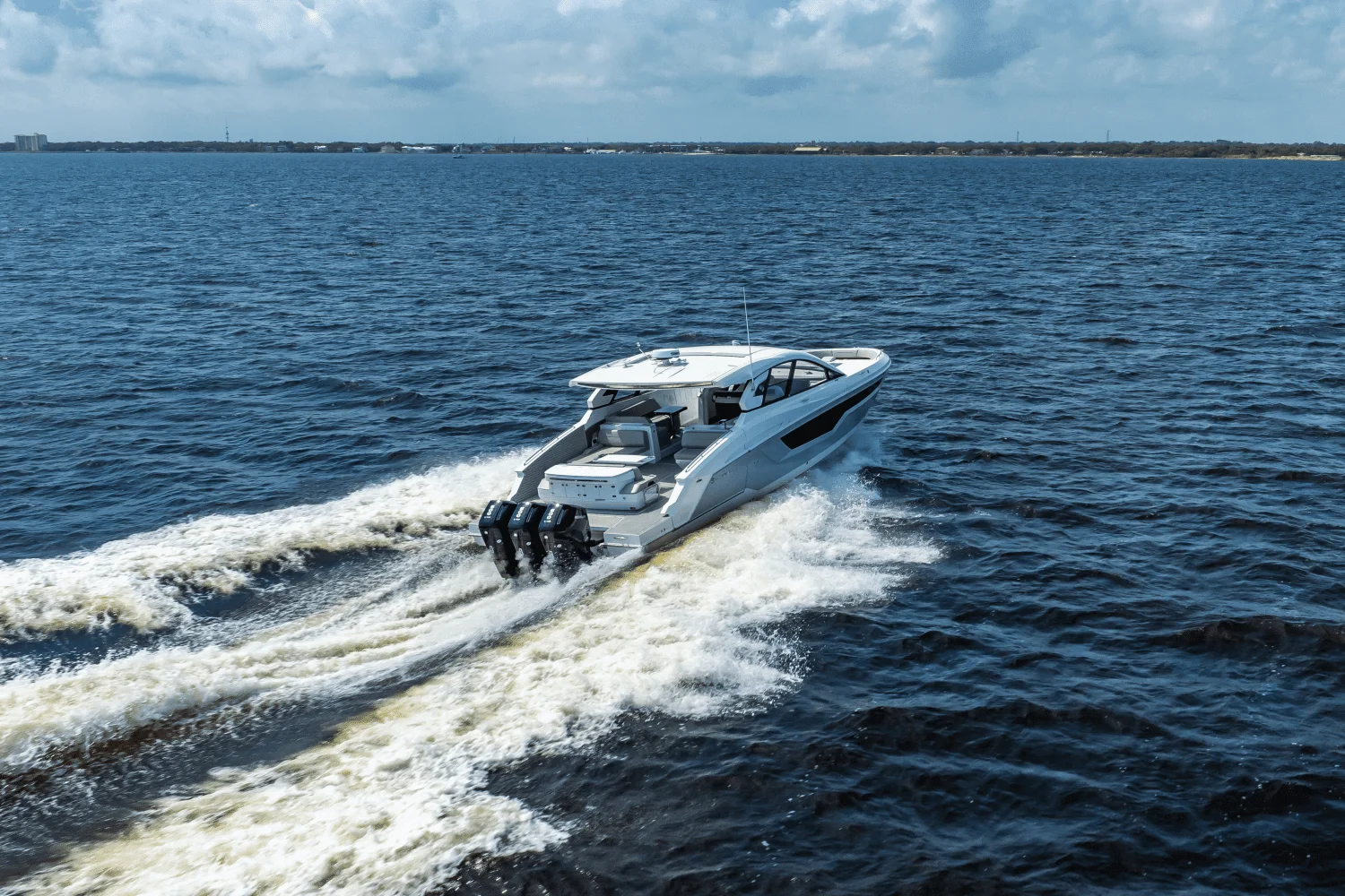 2025 Cruisers Yachts 50 GLS Outboard Image Thumbnail #13