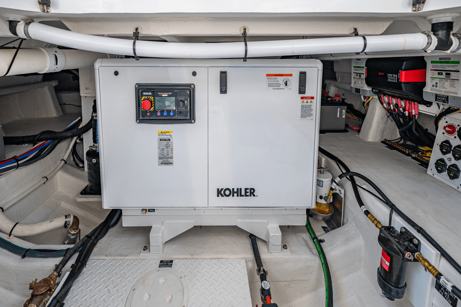 2025 Cruisers Yachts 50 GLS Outboard Image Thumbnail #30