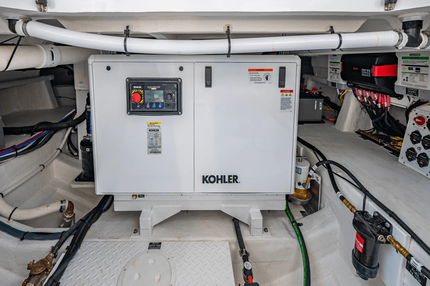 2025 Cruisers Yachts 50 GLS Outboard Image Thumbnail #30