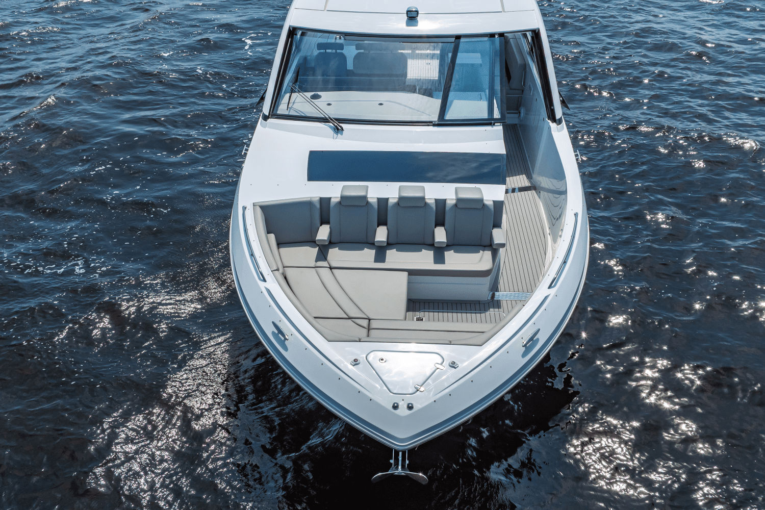 2025 Cruisers Yachts 50 GLS Outboard Image Thumbnail #6