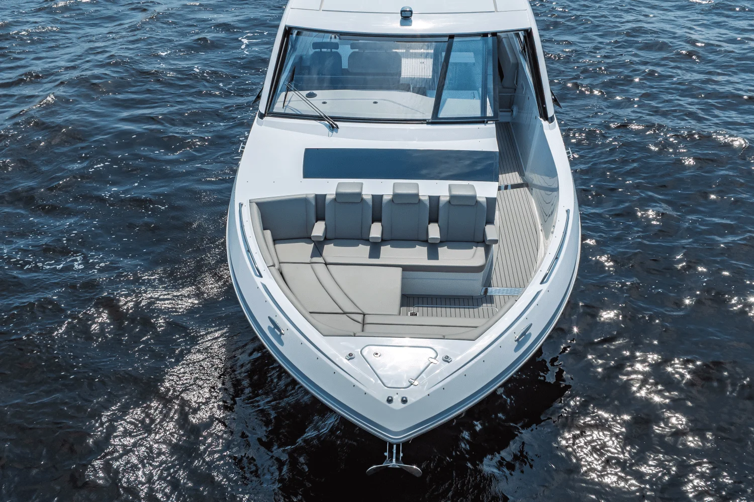 2025 Cruisers Yachts 50 GLS Outboard Image Thumbnail #7