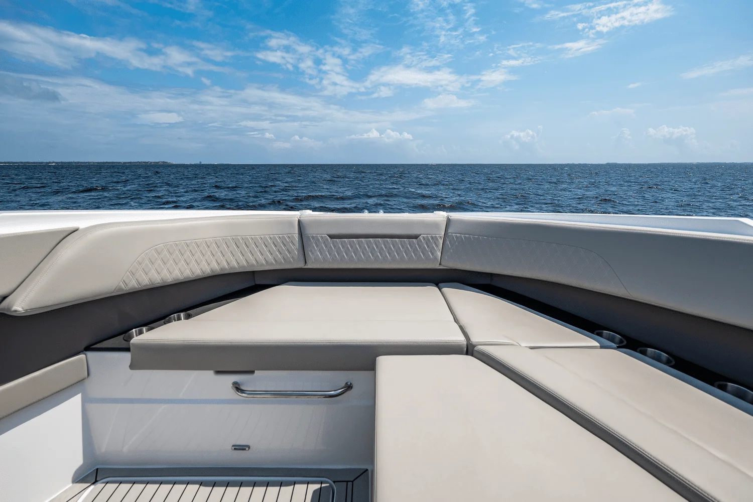 2025 Cruisers Yachts 50 GLS Outboard Image Thumbnail #58