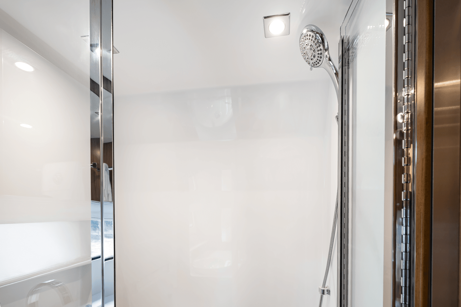 2025 Cruisers Yachts 50 GLS Outboard Image Thumbnail #46