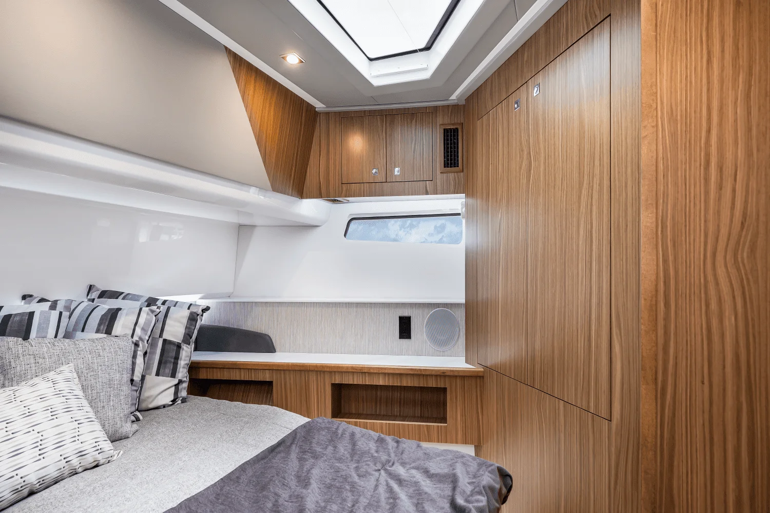 2025 Cruisers Yachts 50 GLS Outboard Image Thumbnail #49