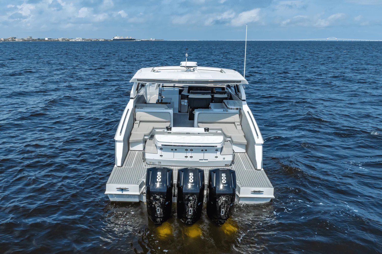 2025 Cruisers Yachts 50 GLS Outboard Image Thumbnail #11