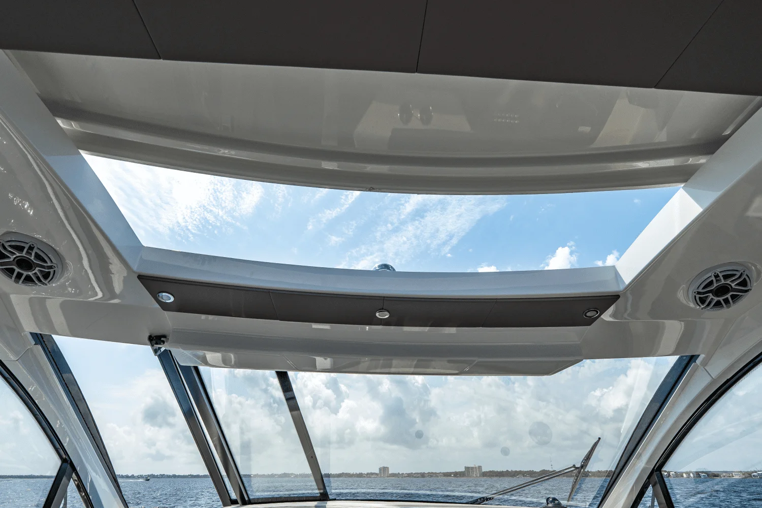 2025 Cruisers Yachts 50 GLS Outboard Image Thumbnail #41