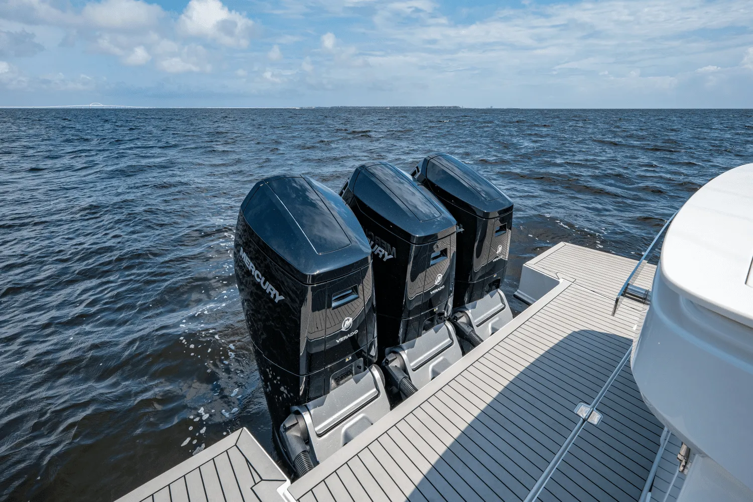 2025 Cruisers Yachts 50 GLS Outboard Image Thumbnail #17