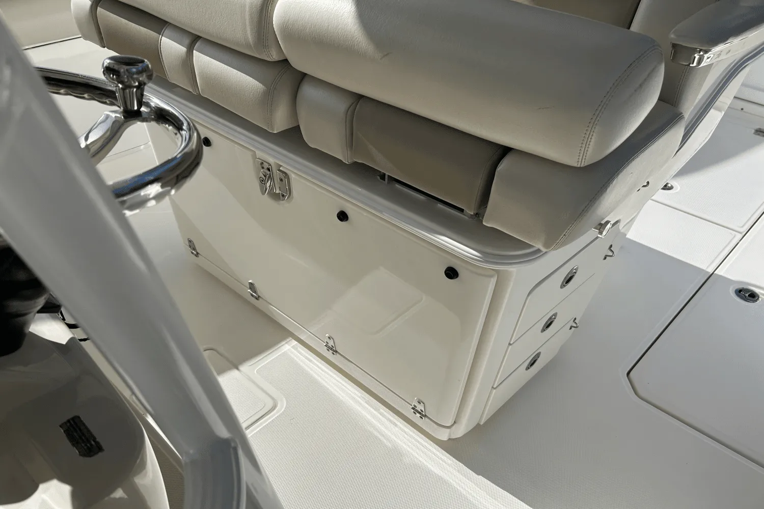 2018 Boston Whaler 330 OUTRAGE Image Thumbnail #15