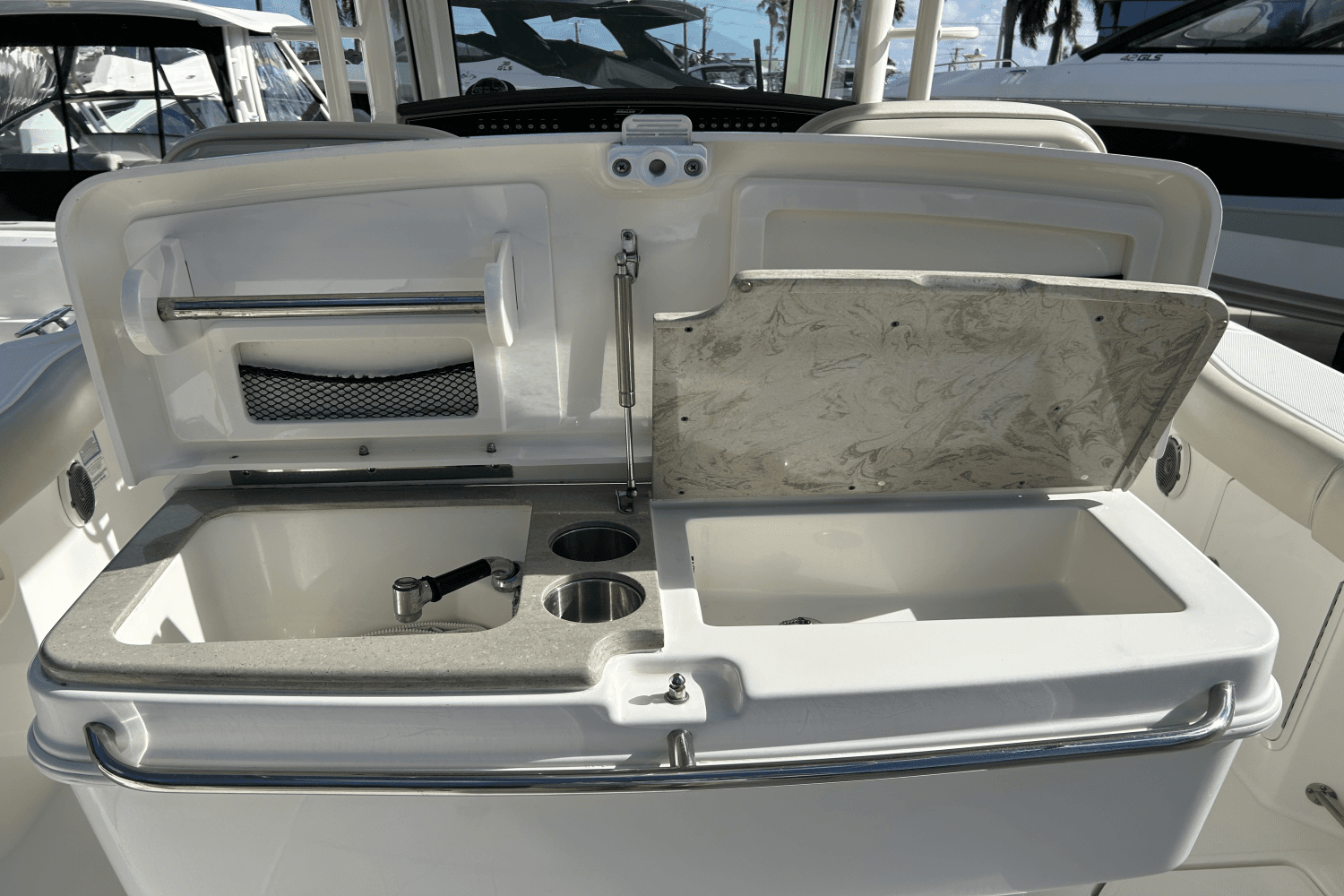 2018 Boston Whaler 330 OUTRAGE Image Thumbnail #12