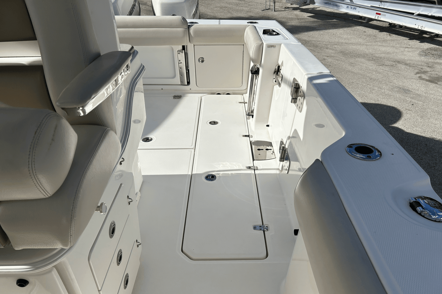 2018 Boston Whaler 330 OUTRAGE Image Thumbnail #16