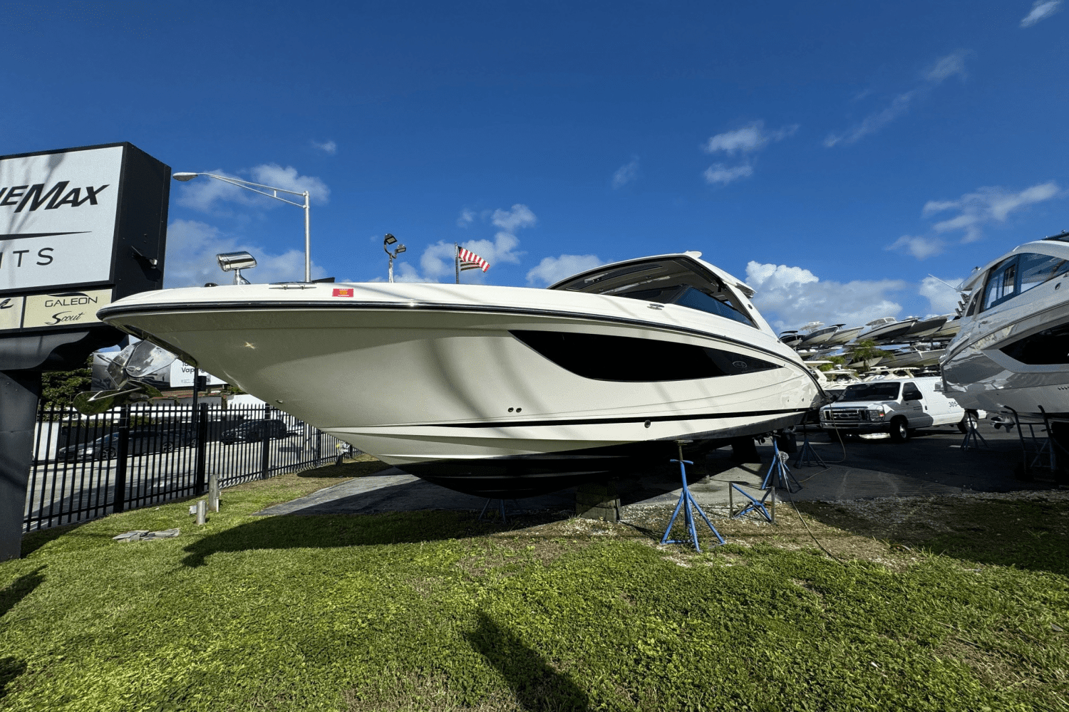 2019 Sea Ray 400 SLX Image Thumbnail #2