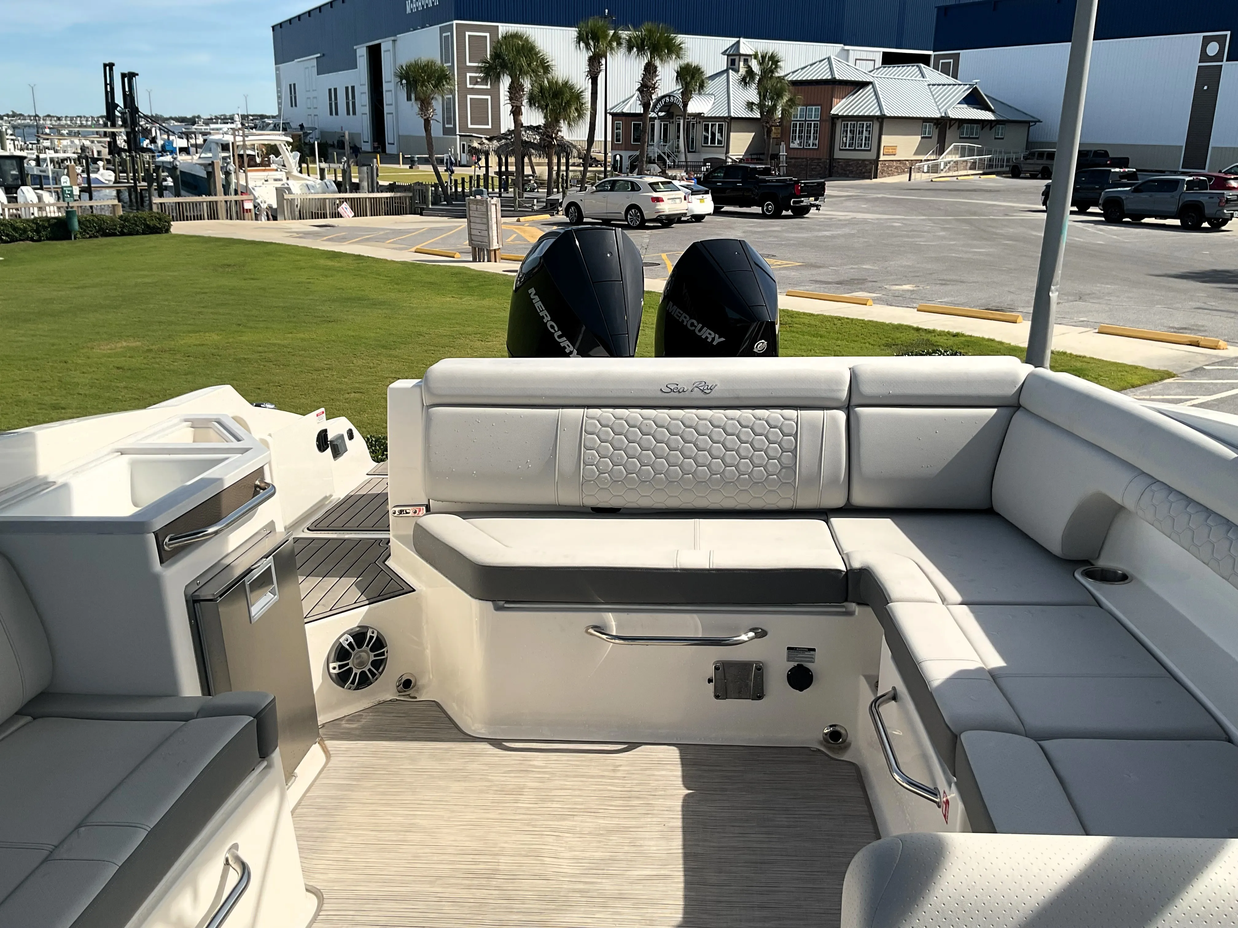 2025 Sea Ray SDX 290 Outboard Image Thumbnail #14