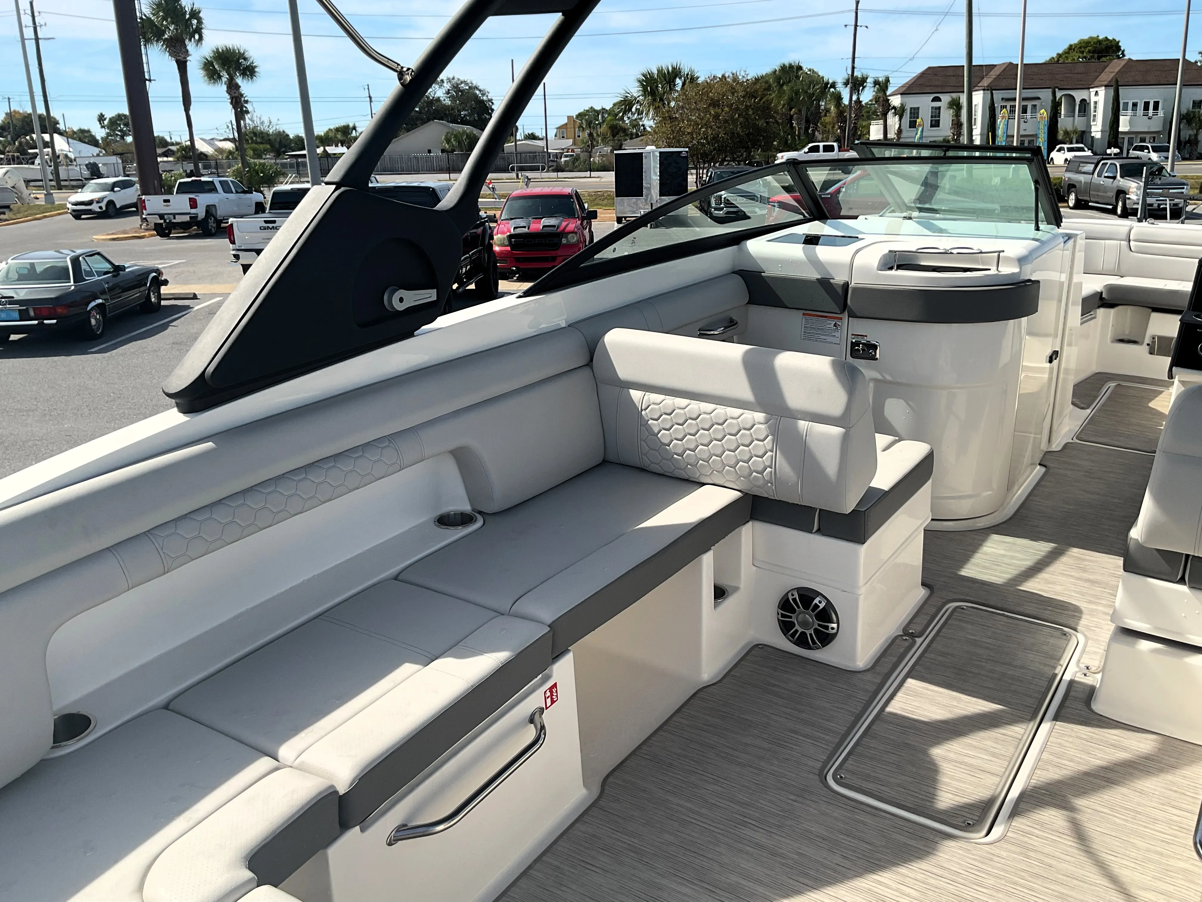 2025 Sea Ray SDX 290 Outboard Image Thumbnail #10