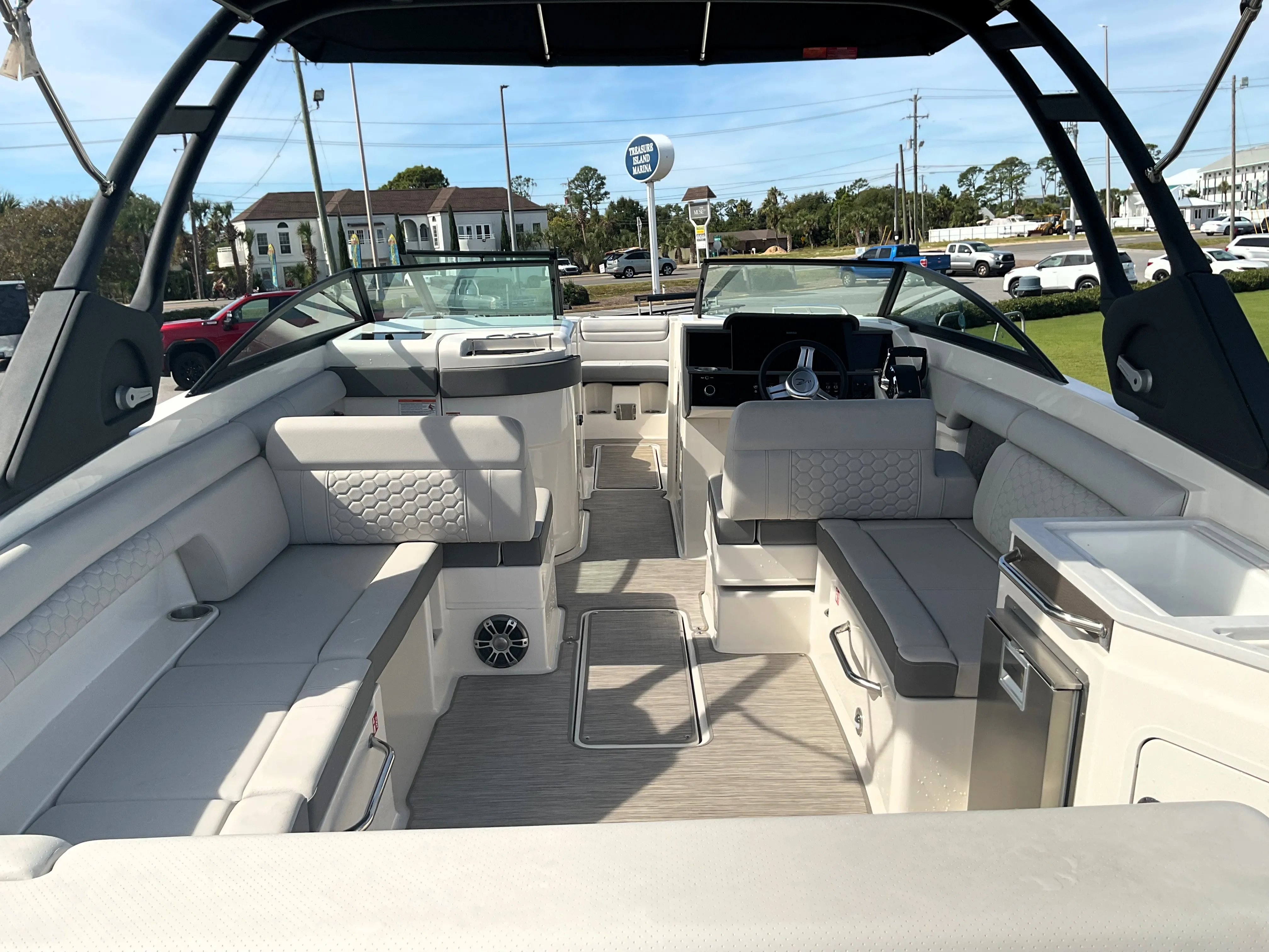 2025 Sea Ray SDX 290 Outboard Image Thumbnail #7