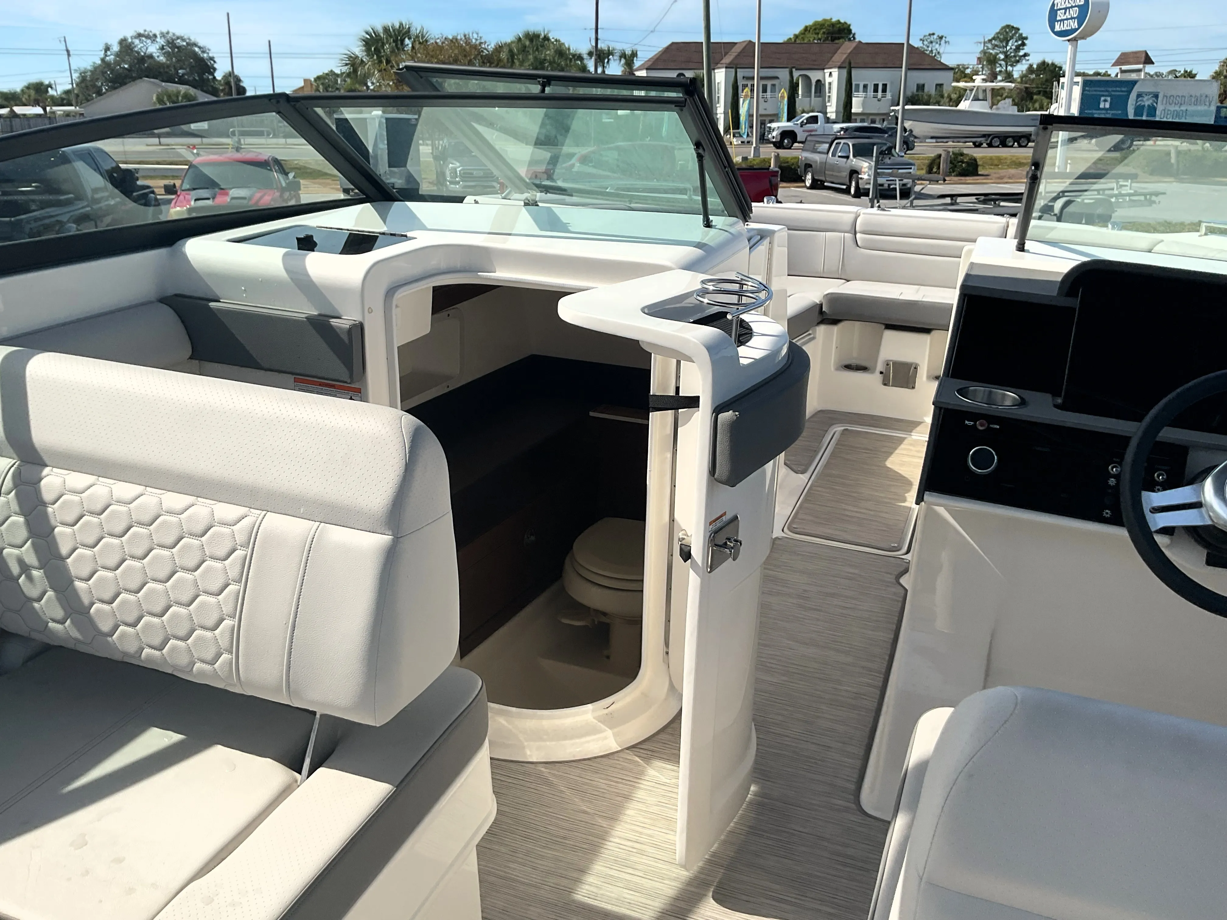 2025 Sea Ray SDX 290 Outboard Image Thumbnail #30