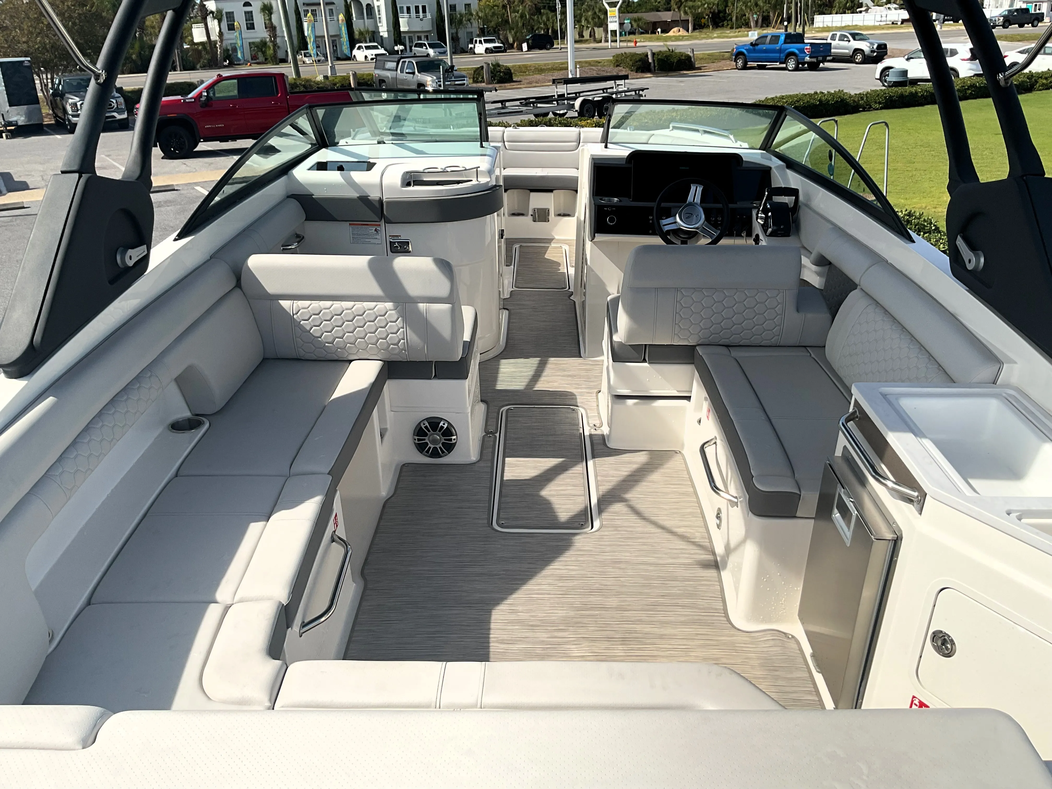 2025 Sea Ray SDX 290 Outboard Image Thumbnail #8