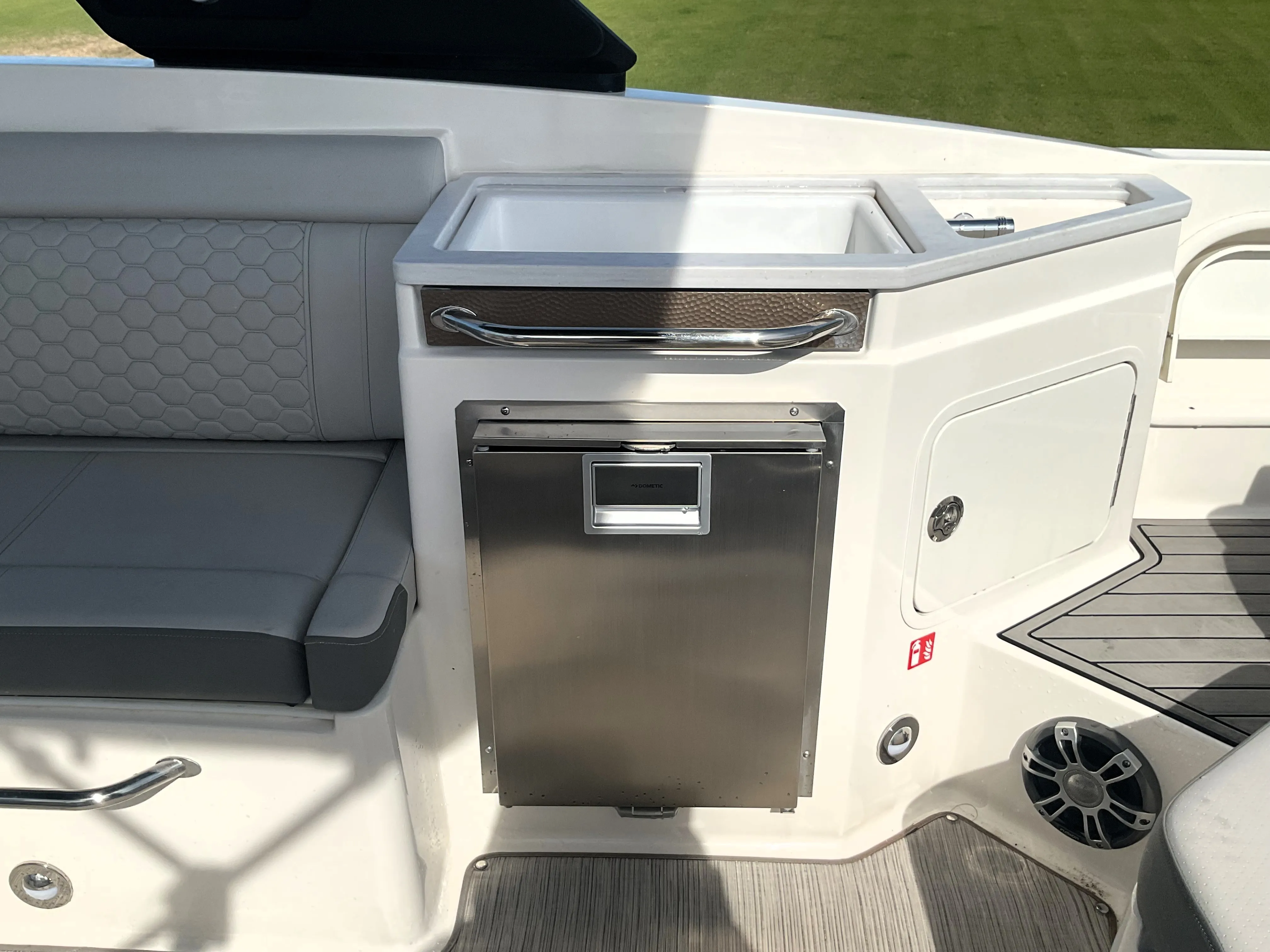 2025 Sea Ray SDX 290 Outboard Image Thumbnail #21