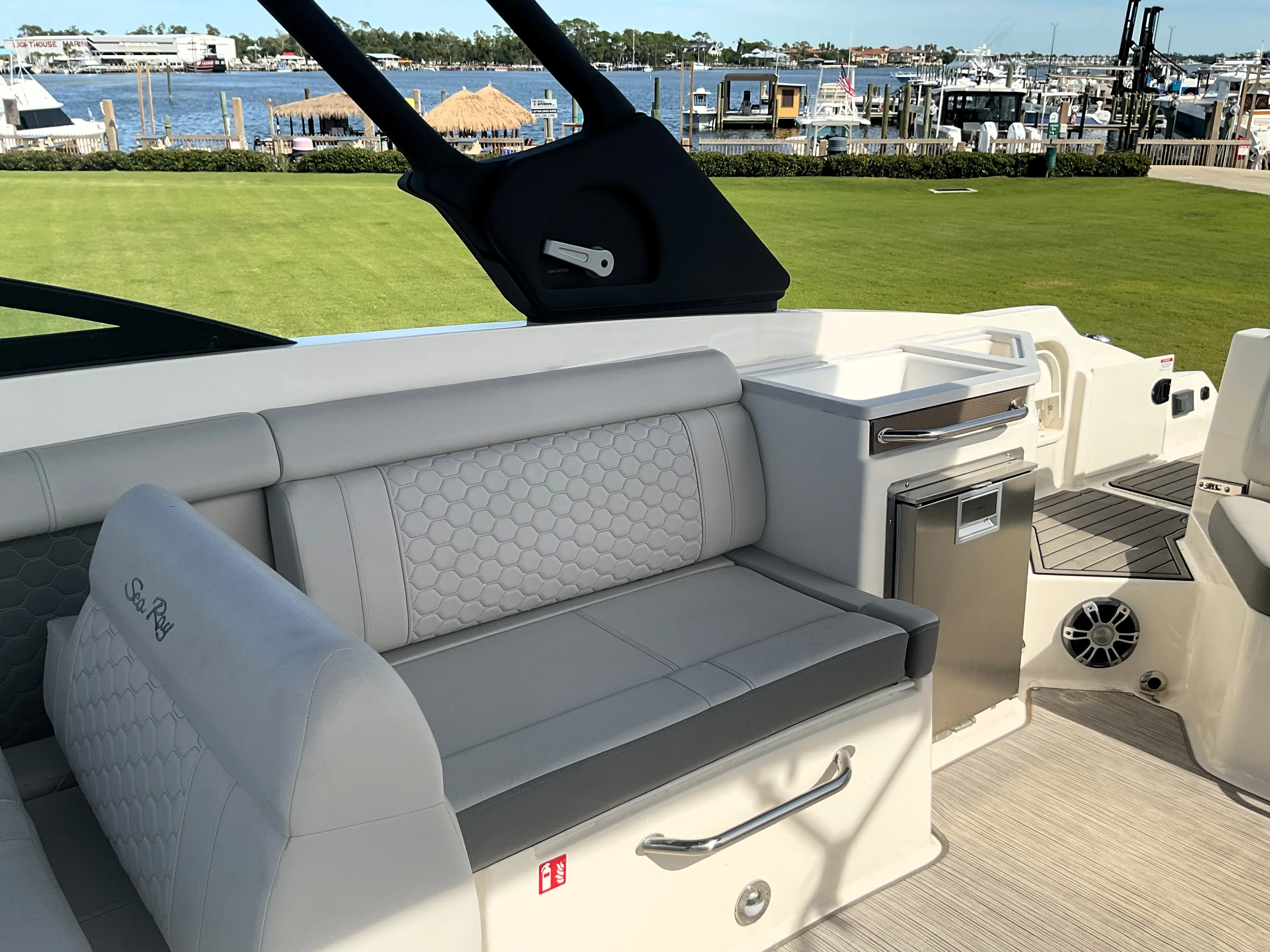 2025 Sea Ray SDX 290 Outboard Image Thumbnail #16