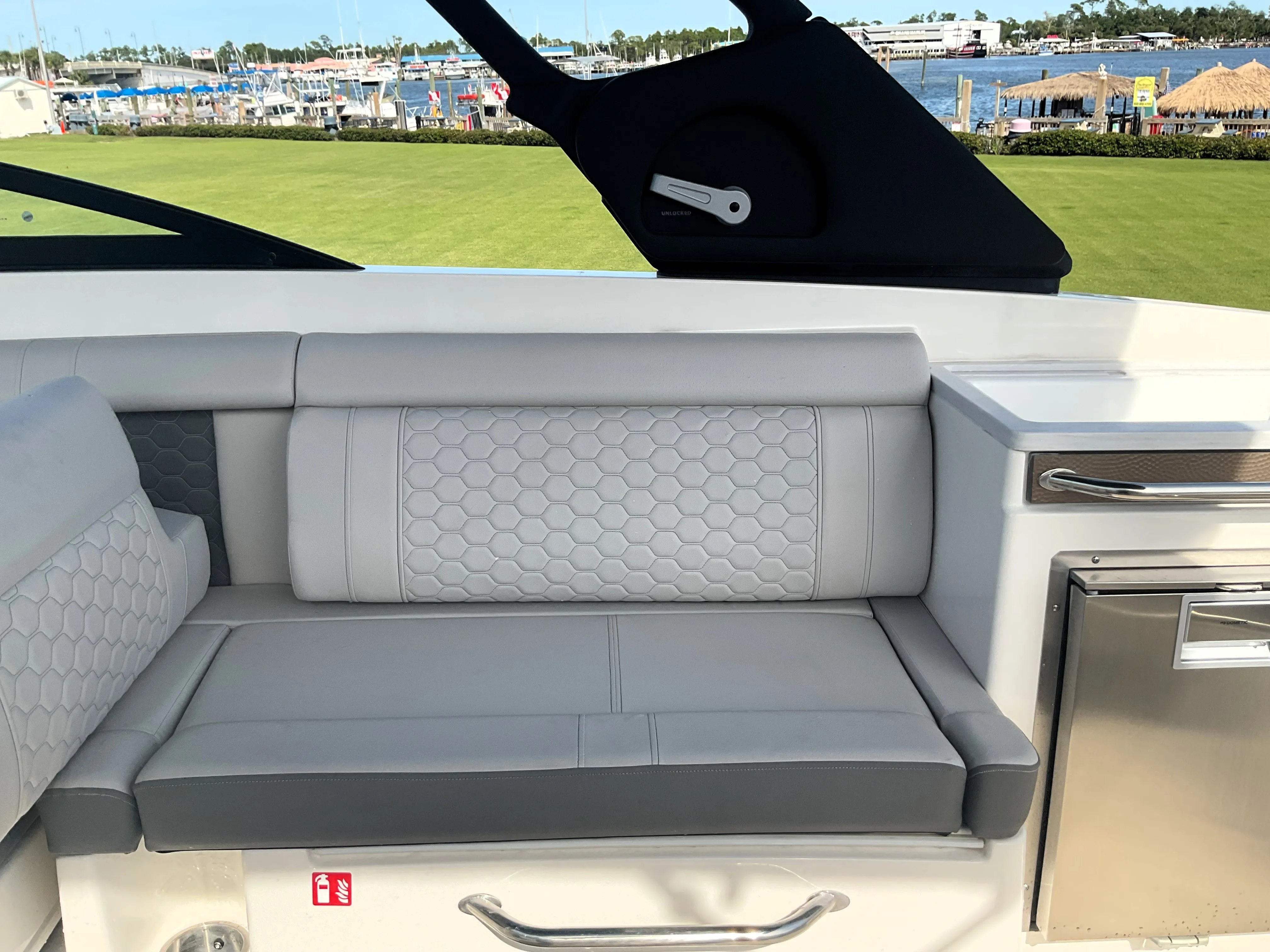 2025 Sea Ray SDX 290 Outboard Image Thumbnail #18