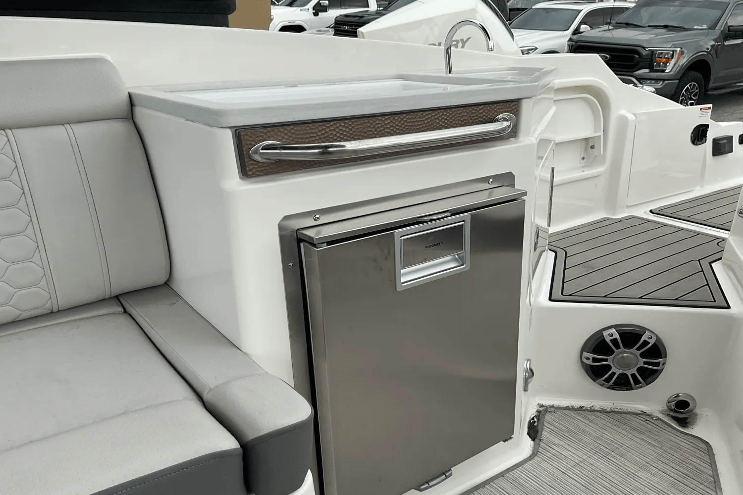 2025 Sea Ray SDX 290 Outboard Image Thumbnail #9
