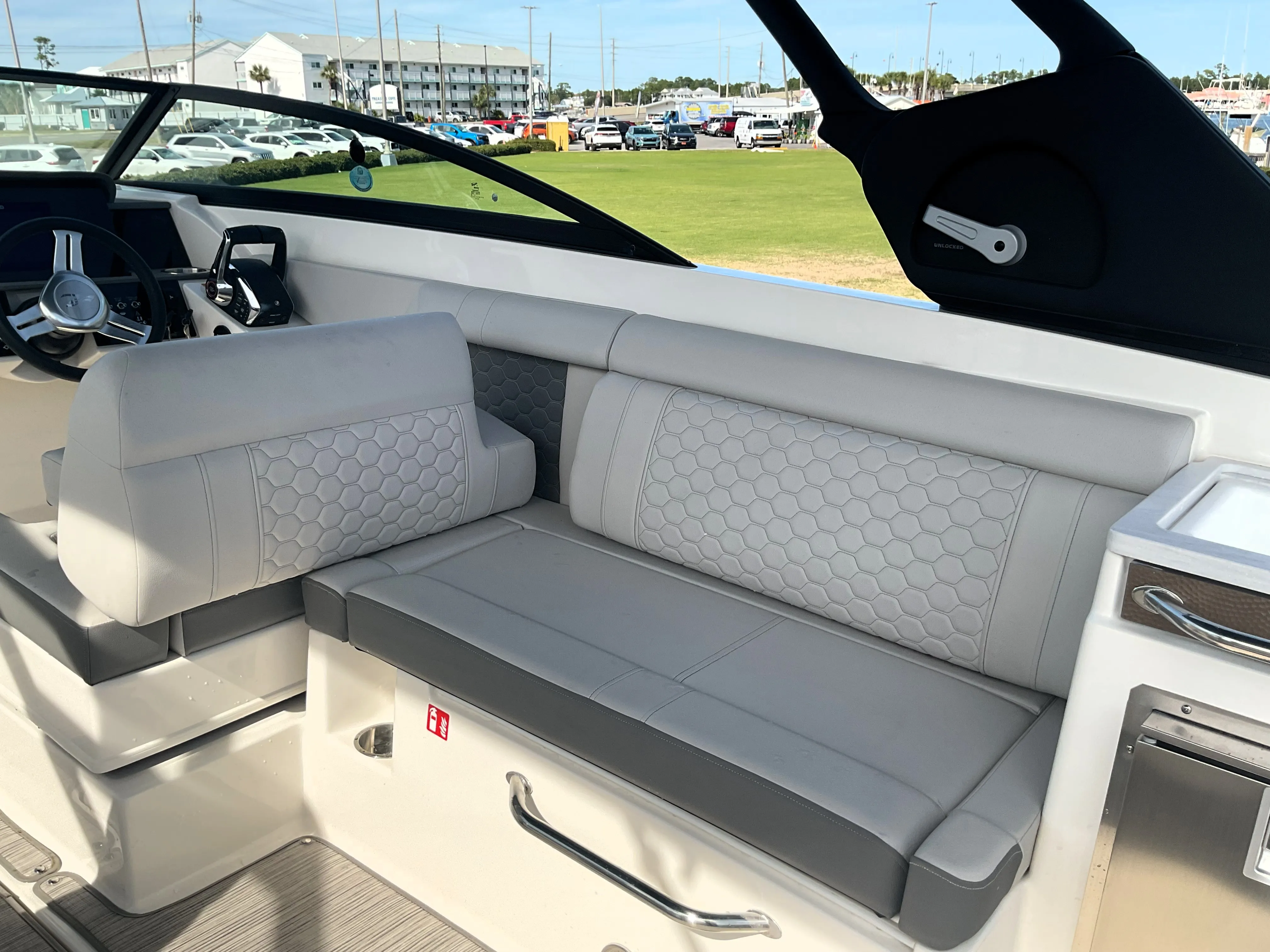 2025 Sea Ray SDX 290 Outboard Image Thumbnail #17