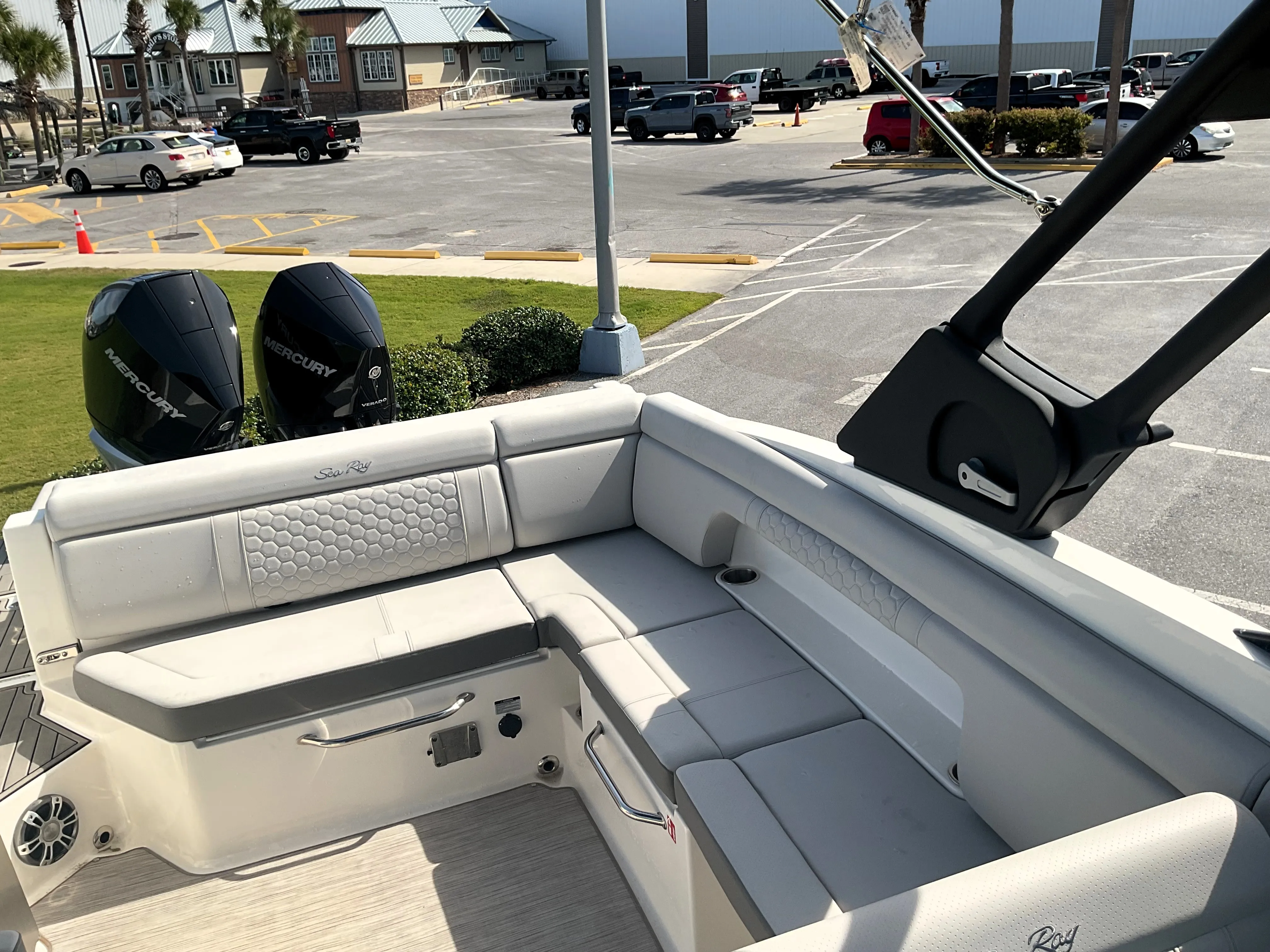 2025 Sea Ray SDX 290 Outboard Image Thumbnail #15