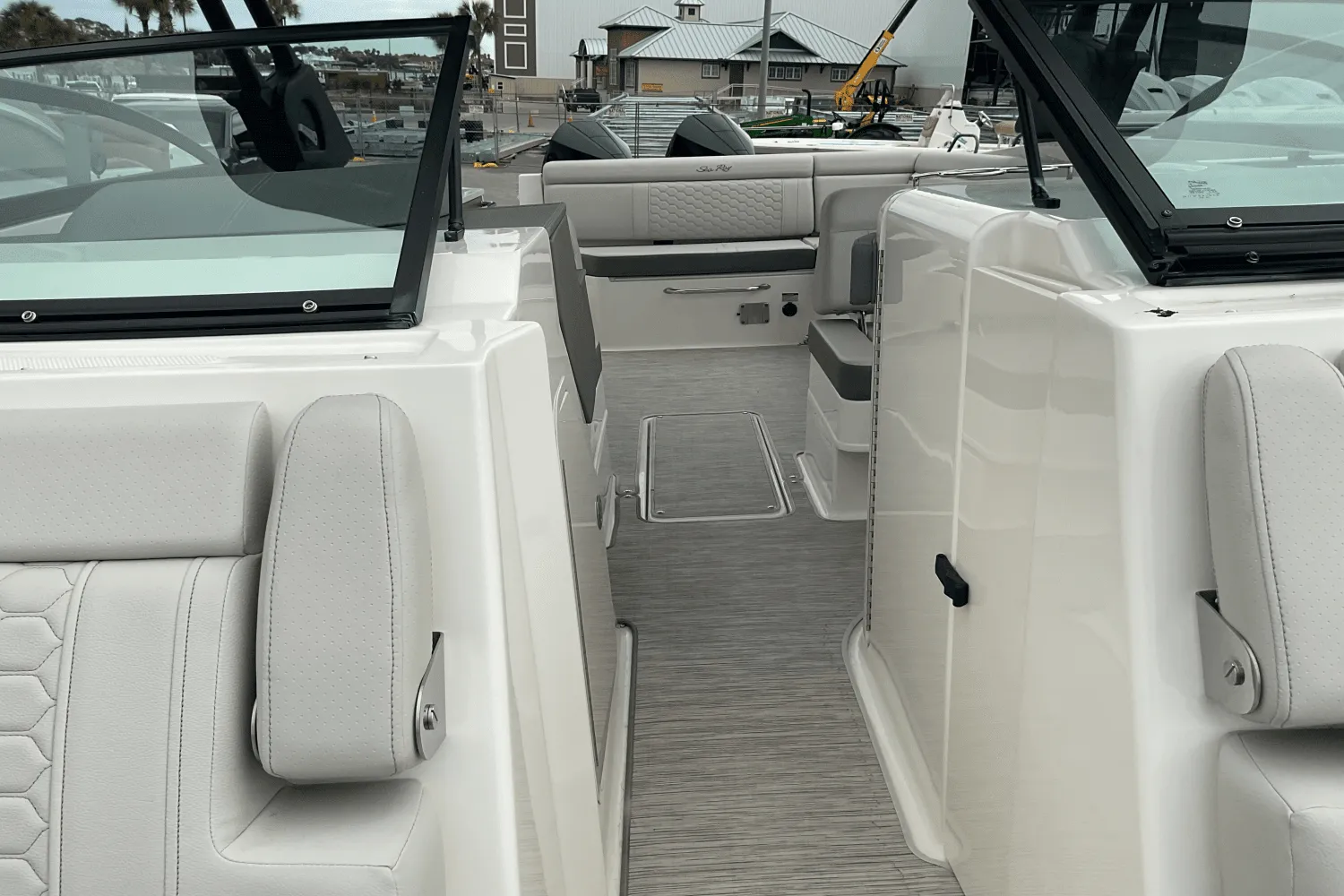 2025 Sea Ray SDX 290 Outboard Image Thumbnail #18