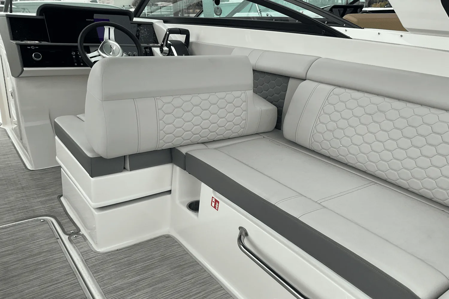 2025 Sea Ray SDX 290 Outboard Image Thumbnail #10
