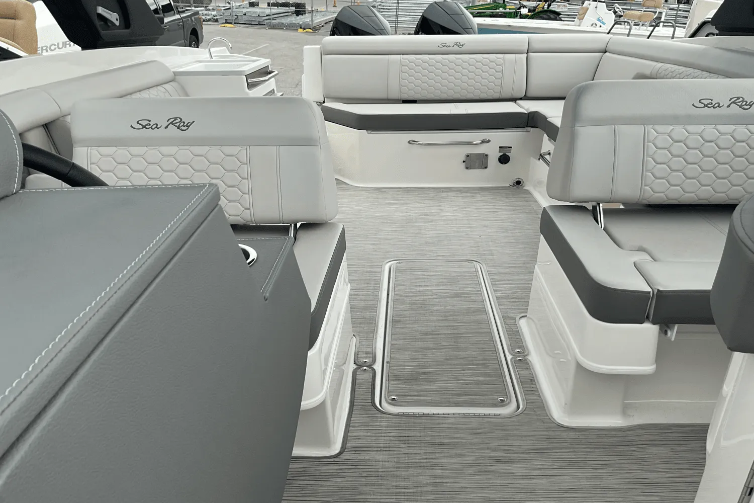 2025 Sea Ray SDX 290 Outboard Image Thumbnail #19