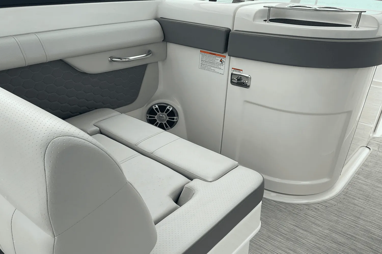 2025 Sea Ray SDX 290 Outboard Image Thumbnail #13