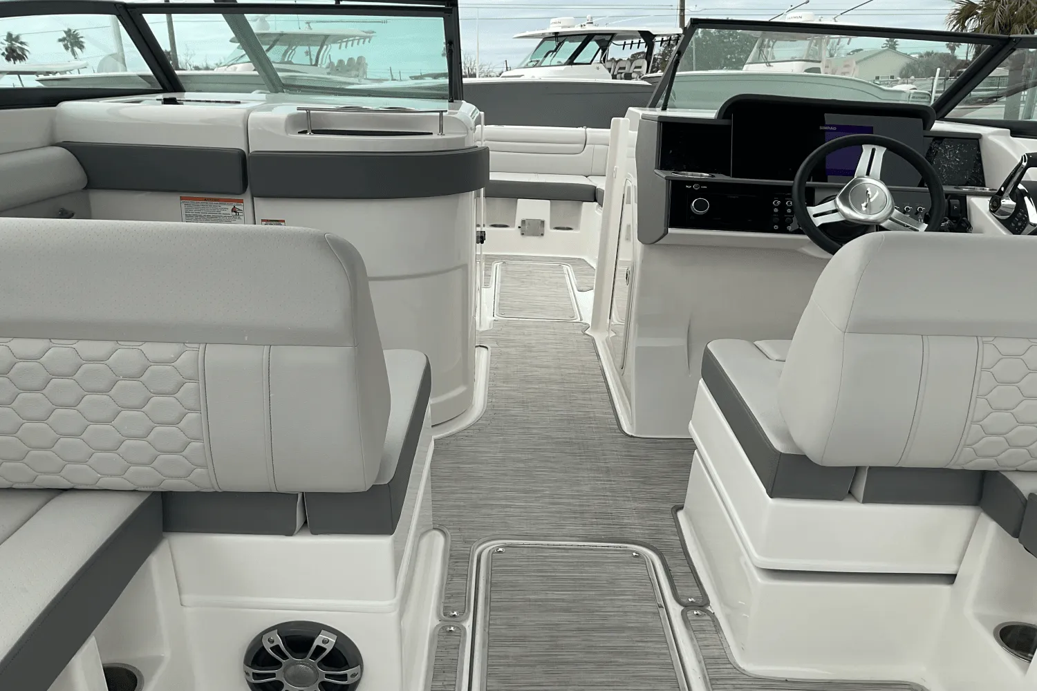 2025 Sea Ray SDX 290 Outboard Image Thumbnail #11