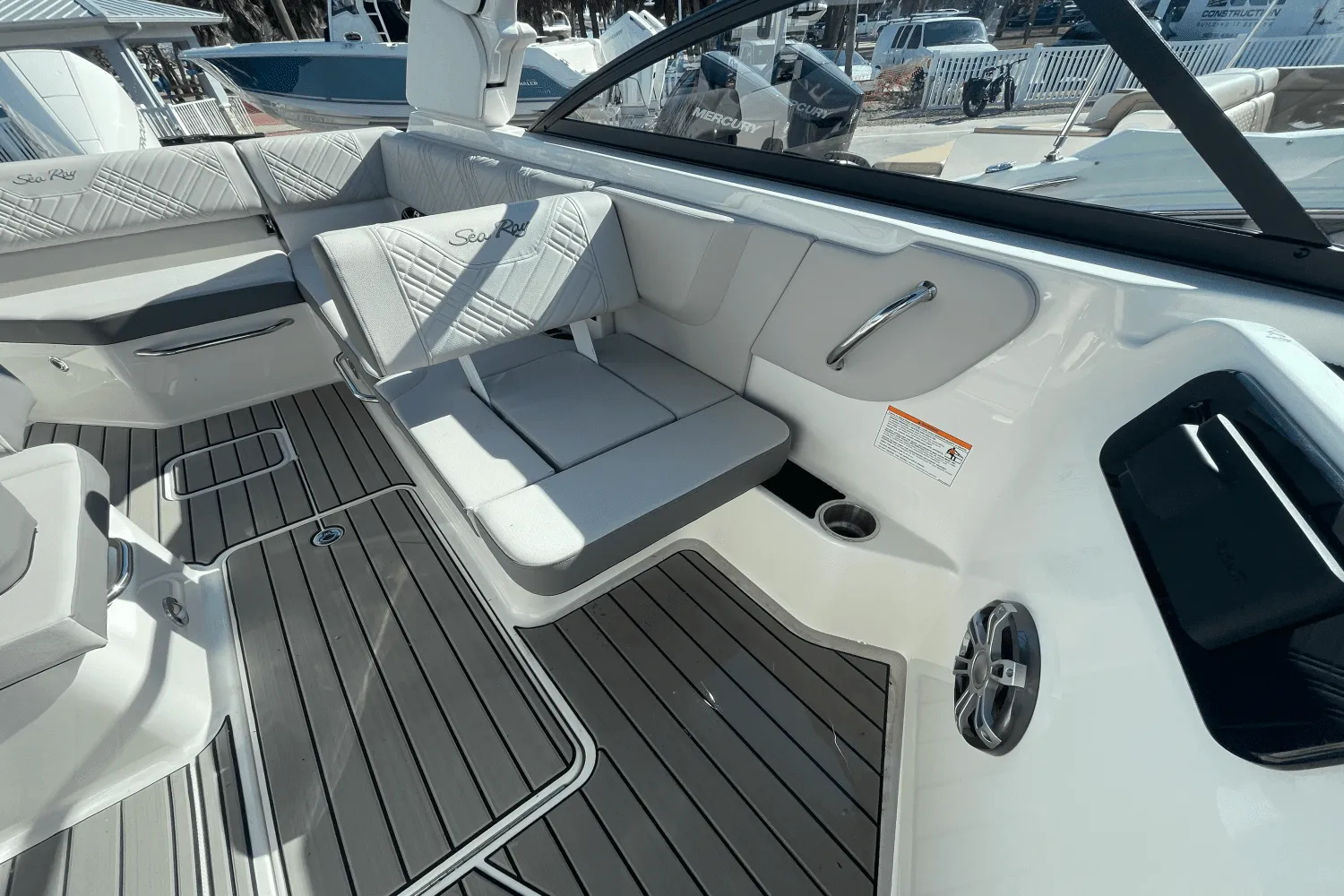 2025 Sea Ray SDX 250 Outboard Image Thumbnail #10