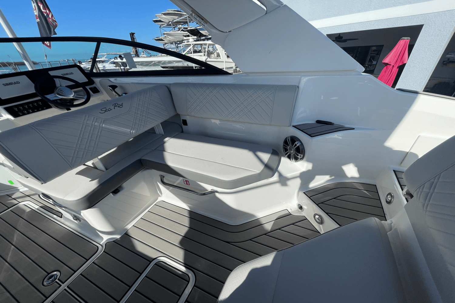 2025 Sea Ray SDX 250 Outboard Image Thumbnail #7