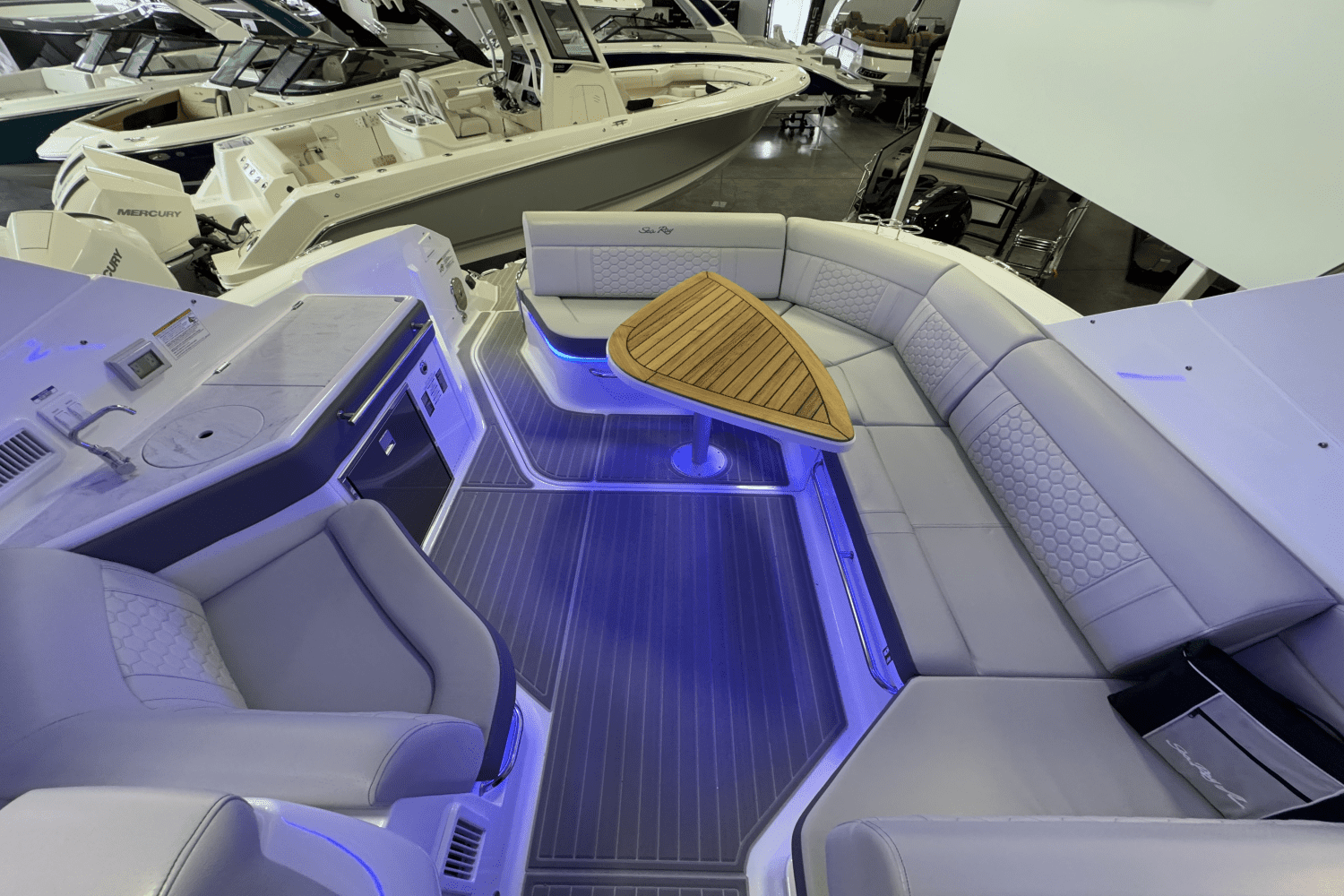 2025 Sea Ray Sundancer 320 Image Thumbnail #20