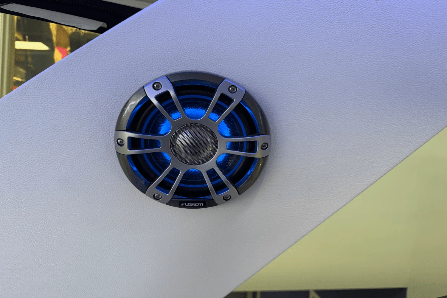 2025 Sea Ray Sundancer 320 Image Thumbnail #16