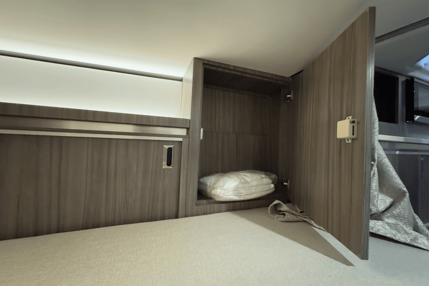 2025 Sea Ray Sundancer 320 Image Thumbnail #43