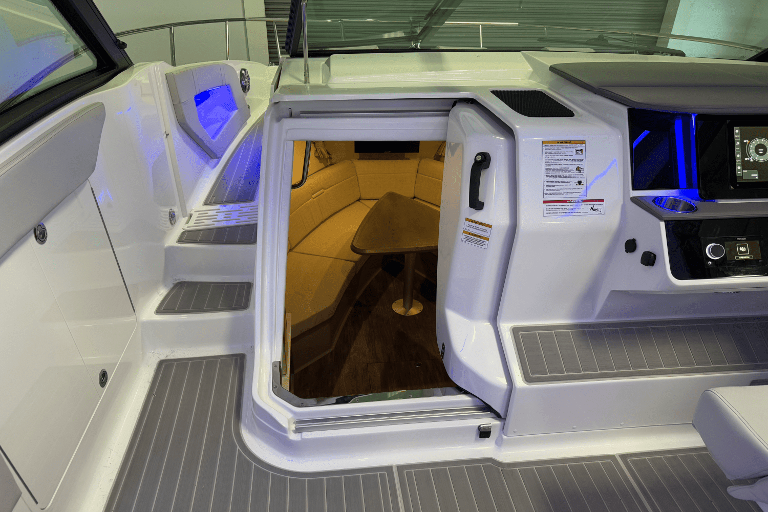 2025 Sea Ray Sundancer 320 Image Thumbnail #33