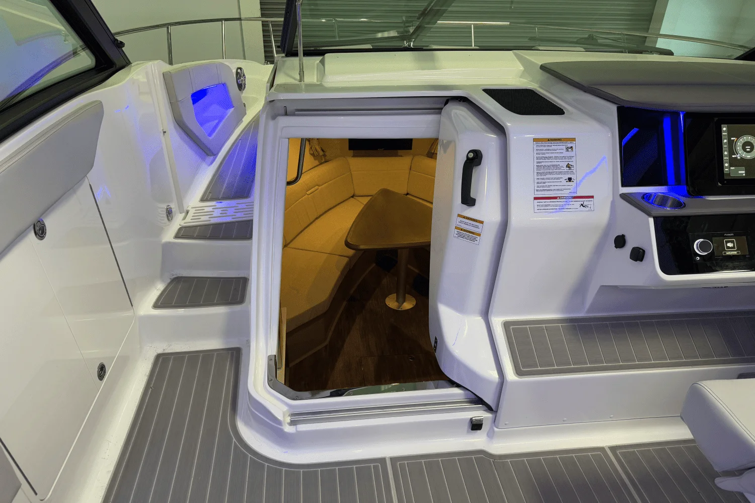 2025 Sea Ray Sundancer 320 Image Thumbnail #33