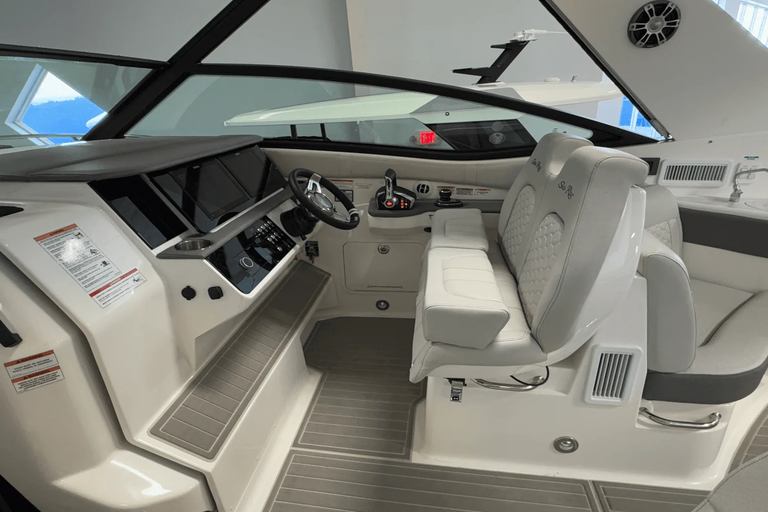 2025 Sea Ray Sundancer 320 Image Thumbnail #29