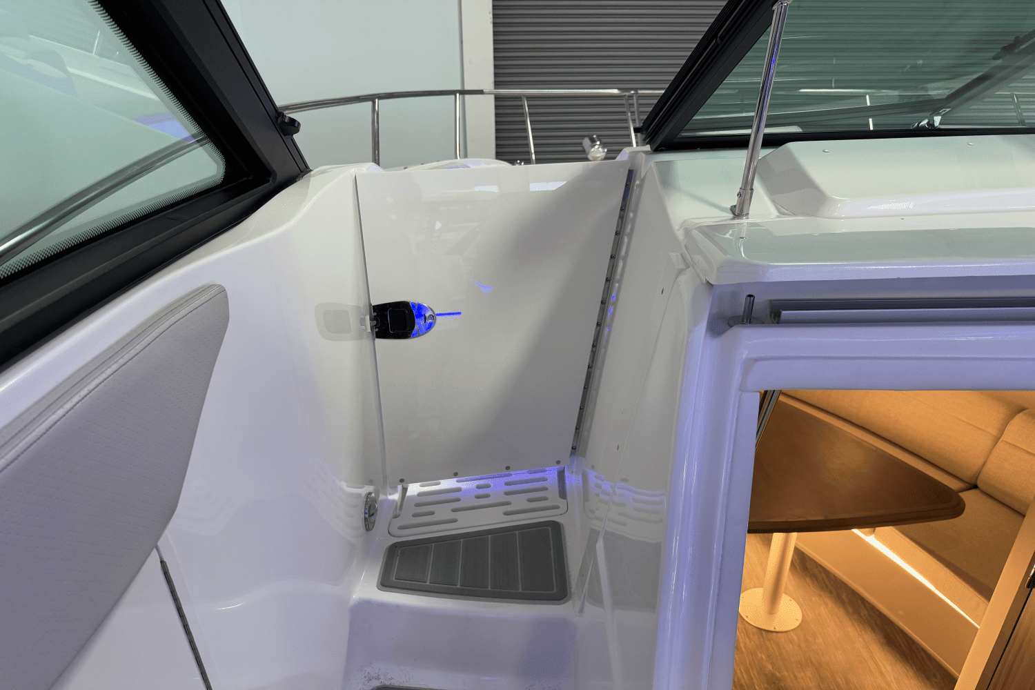 2025 Sea Ray Sundancer 320 Image Thumbnail #47