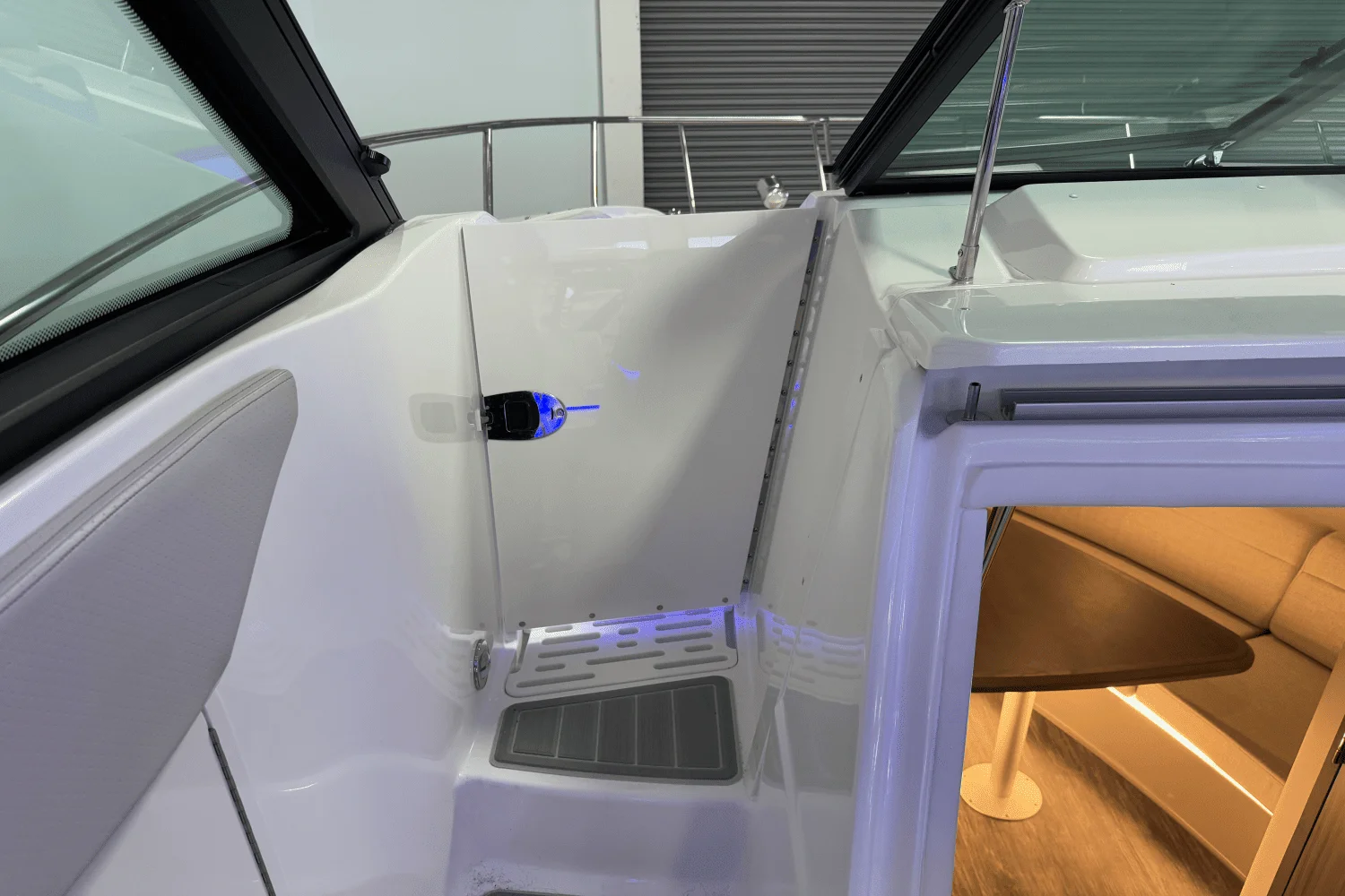 2025 Sea Ray Sundancer 320 Image Thumbnail #47