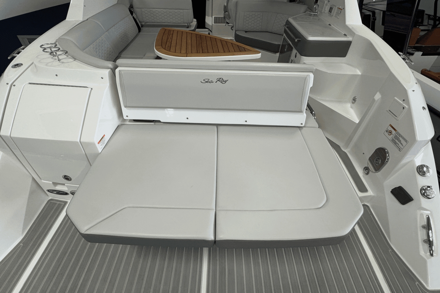 2025 Sea Ray Sundancer 320 Image Thumbnail #7