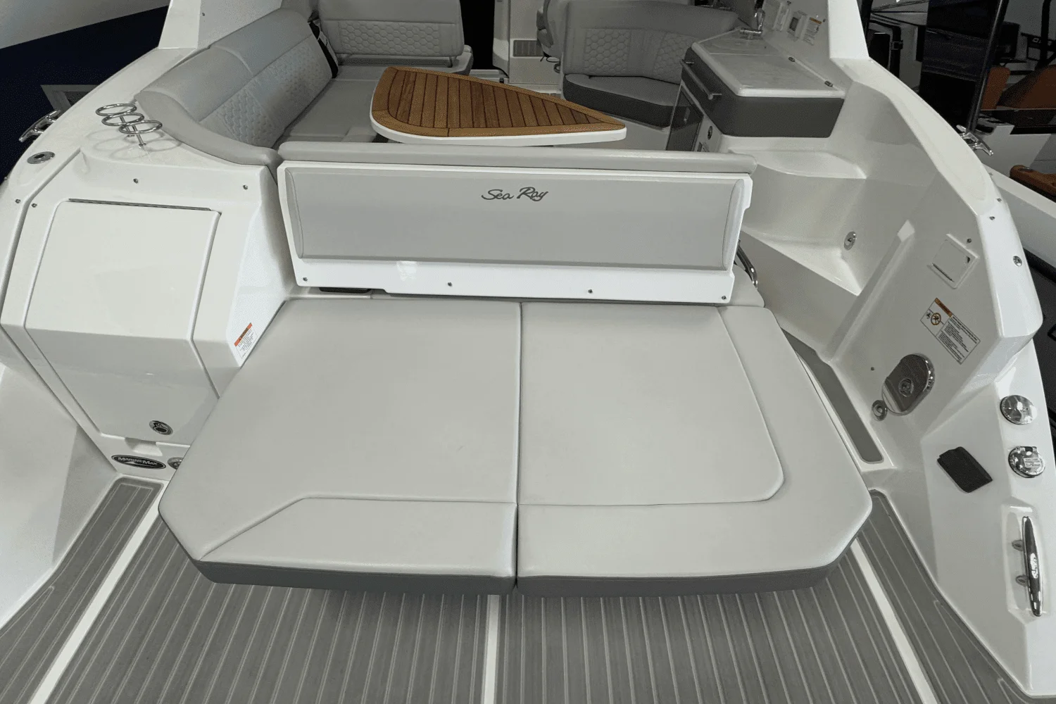 2025 Sea Ray Sundancer 320 Image Thumbnail #7