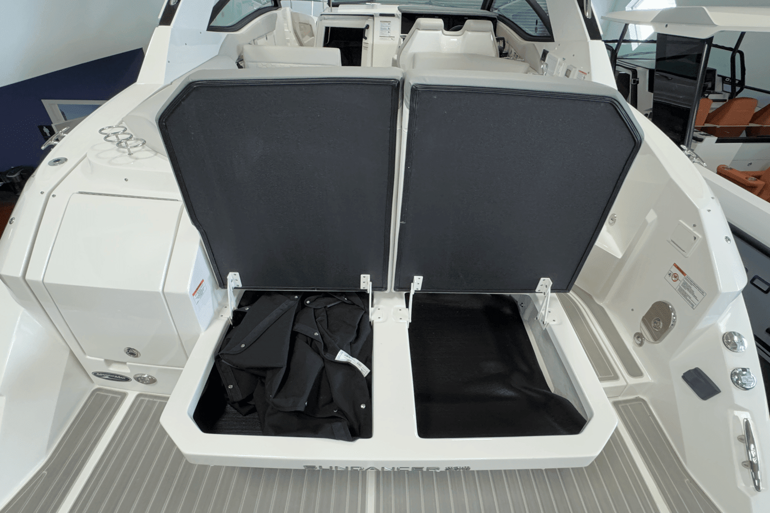 2025 Sea Ray Sundancer 320 Image Thumbnail #9